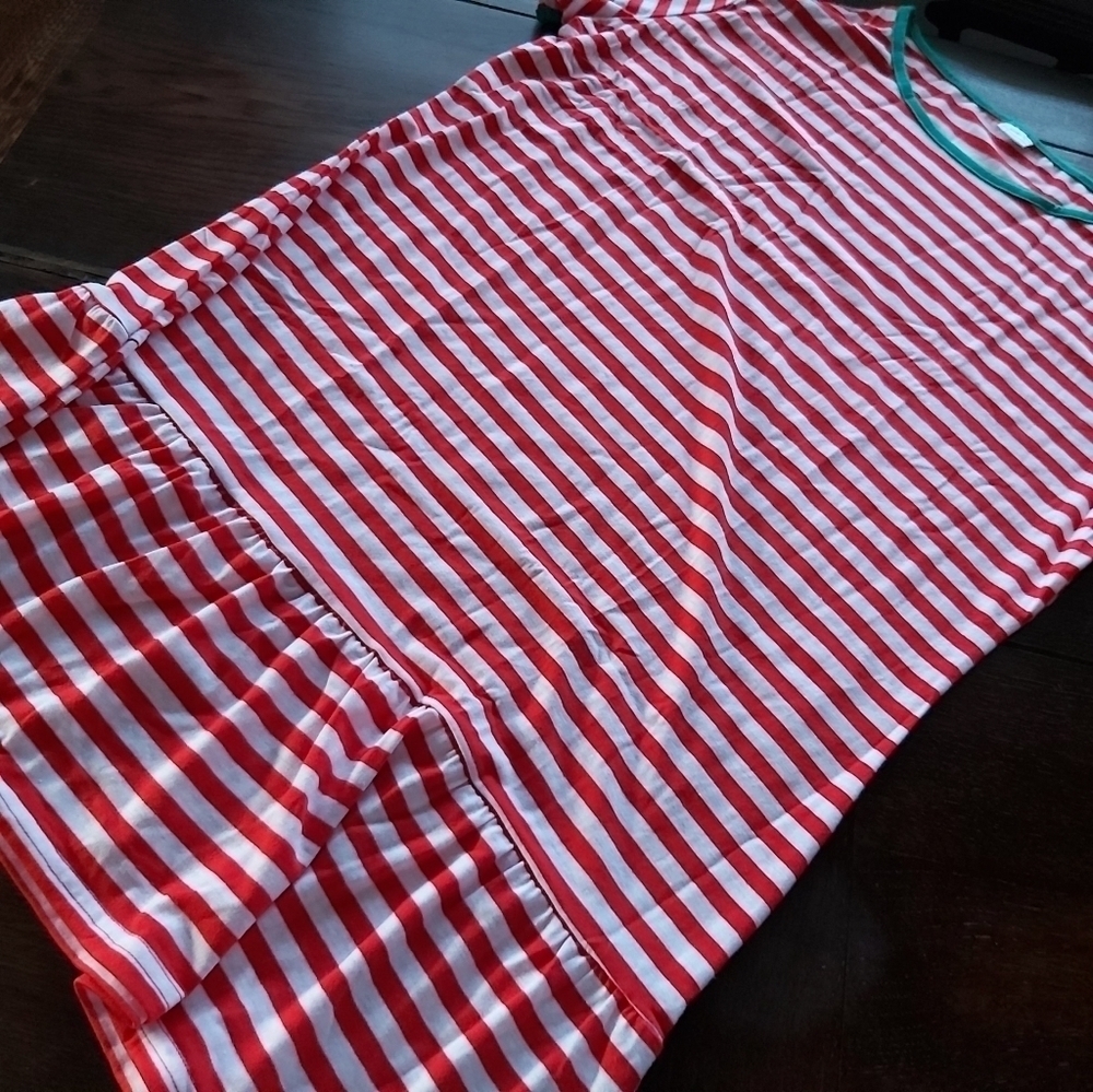 *COSTUME*GREEN AND RED CHRISTMAS STRIPED TOP-B1